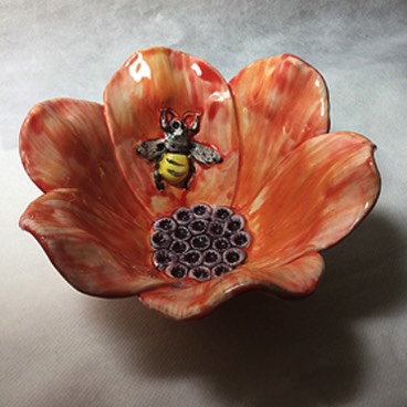 renee kilburn flower bowl with bee